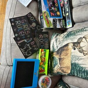 Lite-brite with detachable storage container and extra pieces works great